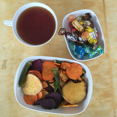 قیمت خوب غذای سالم میوه ها و سبزیجات خشک ترد میان وعده های مخلوط چیپس سیب زمینی شیرین سرخ شده آنلاین