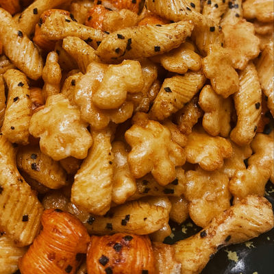 قیمت خوب کراکر سرخ شده خوشمزه ژاپنی کراکر تنقلات پخته شده ژاپنی آنلاین