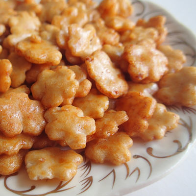 قیمت خوب ژاپنی ها میان وعده های نمکی و خوشمزه کراکر برنج گاه به گاه را وارد کردند آنلاین