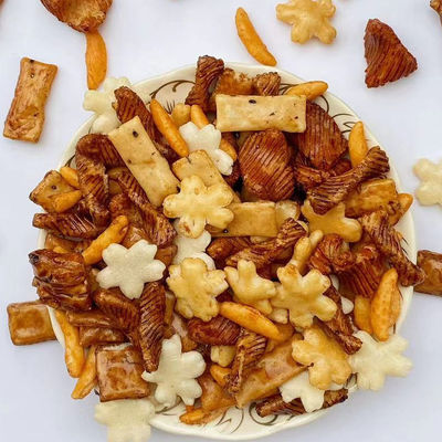 قیمت خوب میان وعده کراکر برنج نمکی داغ برای کشورهای خاورمیانه کراکر مخلوط برنج آنلاین